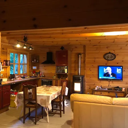 Maison Bois * לארונס